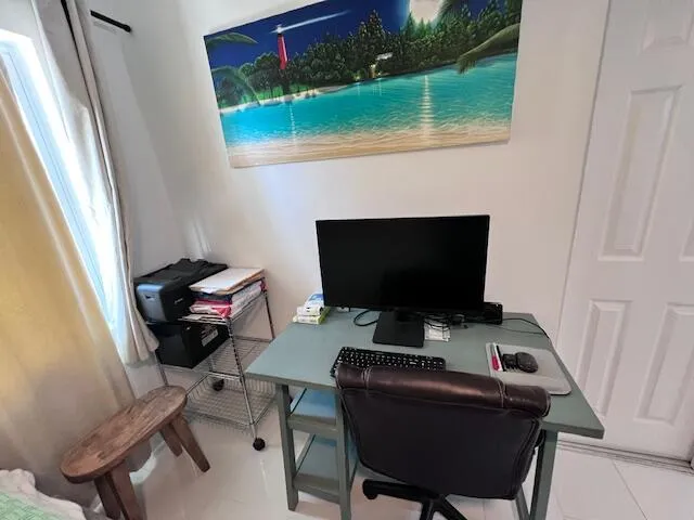 OFFICE AREA IN MASTER BEDROOM!