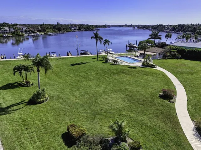 Grounds & Pool