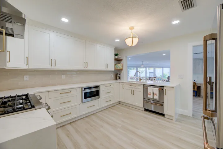 New kitchen and appliances.