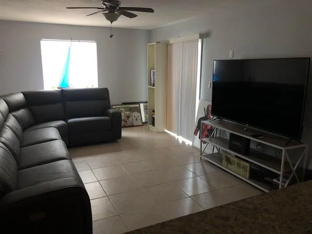 LIVING RM 2