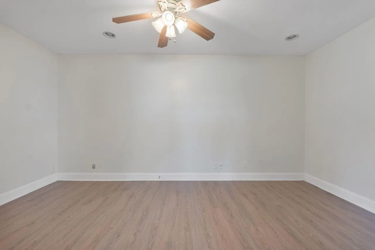 Den/3rd bedroom