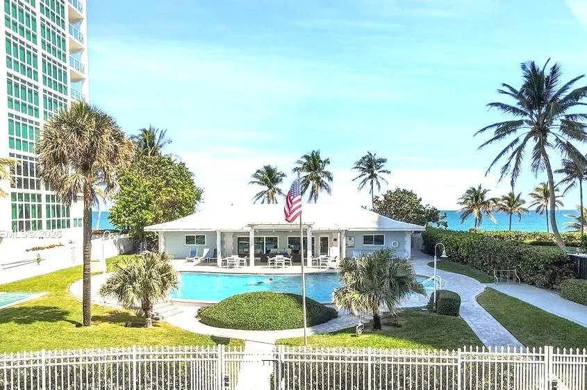Pool/clubhouse