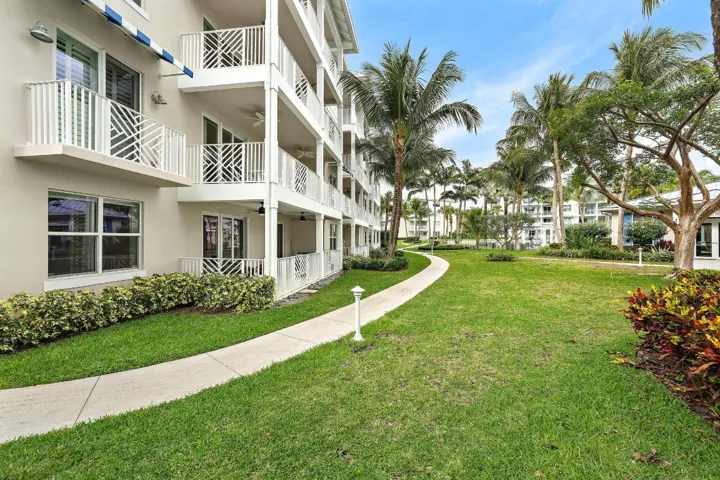 814 Bay Colony Dr S-18