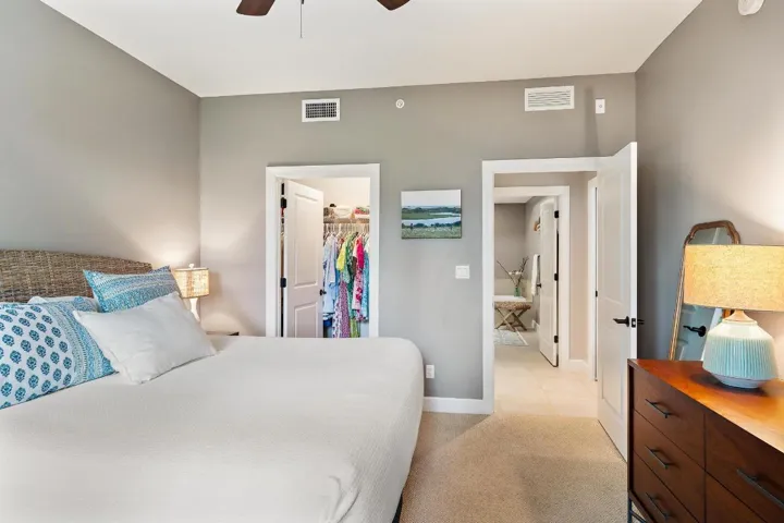 814 Bay Colony Dr S-14