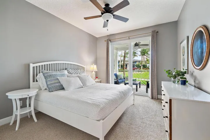 814 Bay Colony Dr S-2