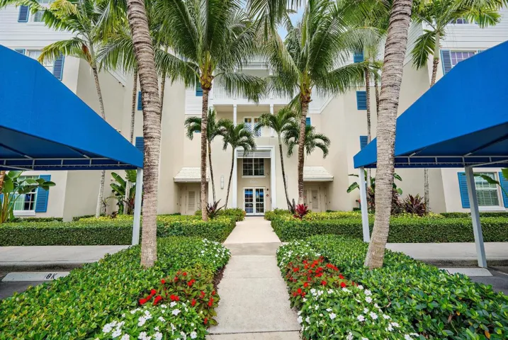 814 Bay Colony Dr S-22