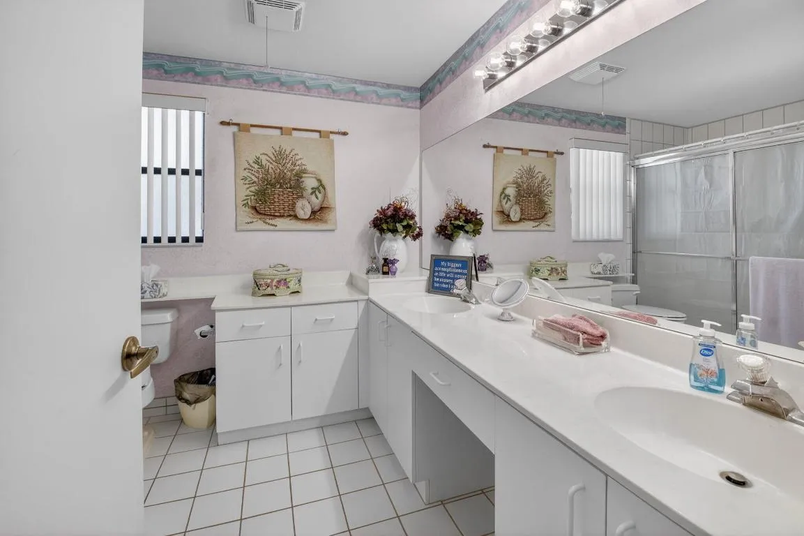 MASTER BATH WITH 2 SINKS