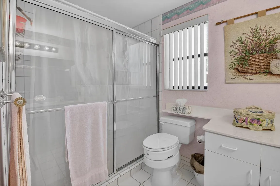 EXTRA LARGE SHOWER