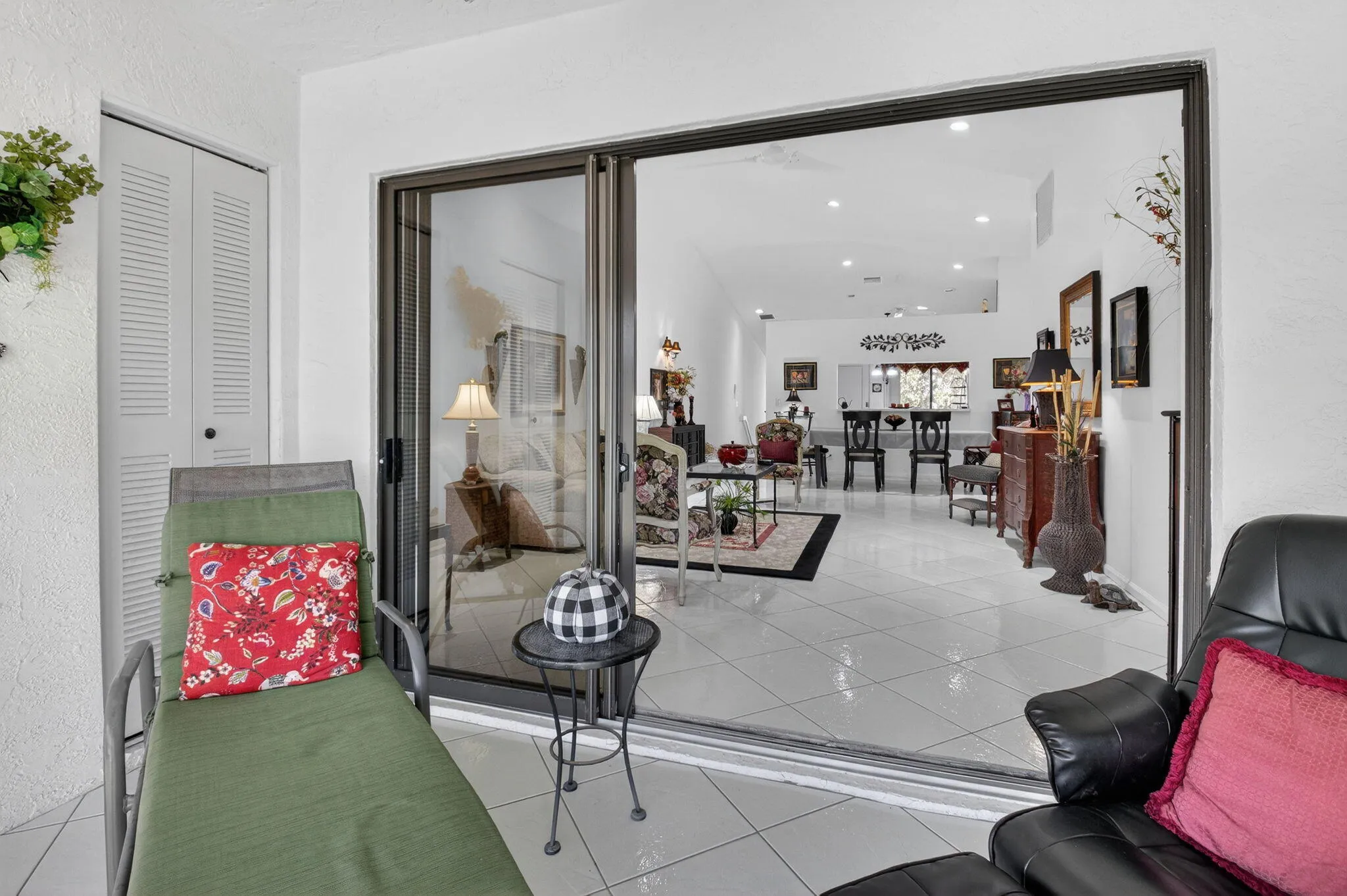 SLIDER FROM LIVING ROOM