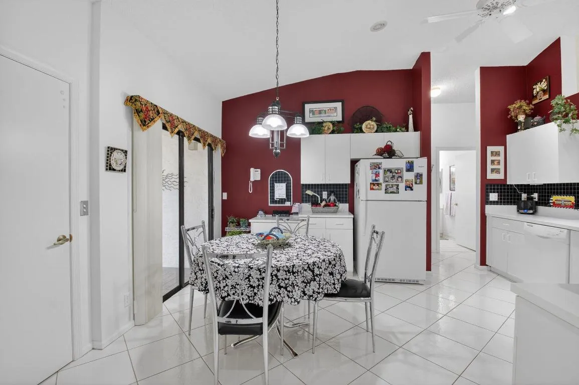 EAT IN KITCHEN