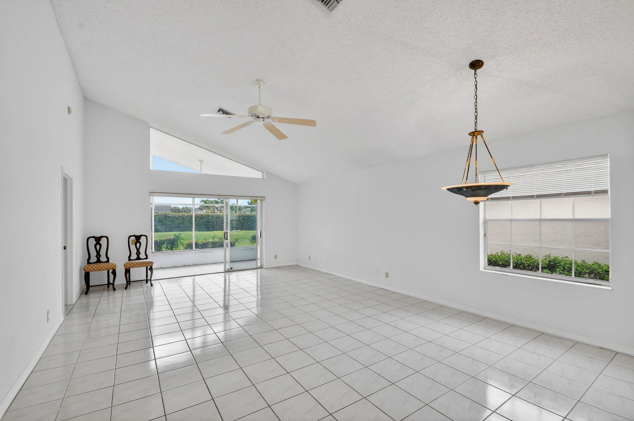 Living Room/Dining