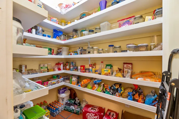 WALK IN PANTRY