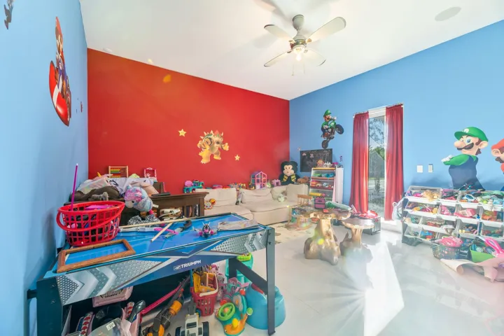 GAME ROOM/ COULD BE A BEDROOM