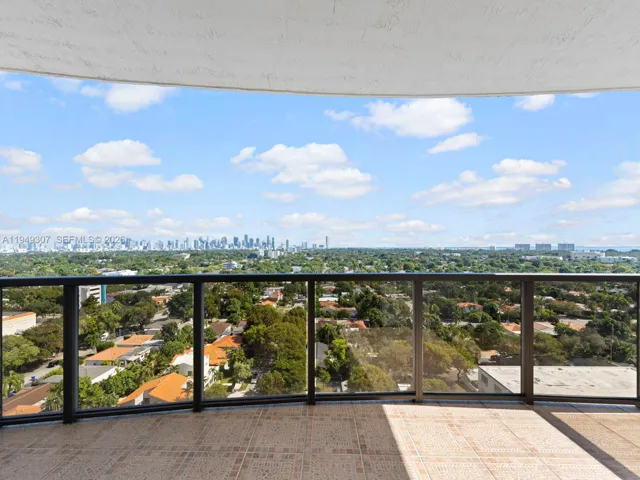 Balcony off of dining/living room