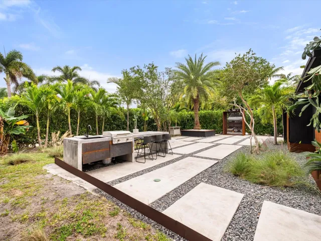 Outdoor Kitchen