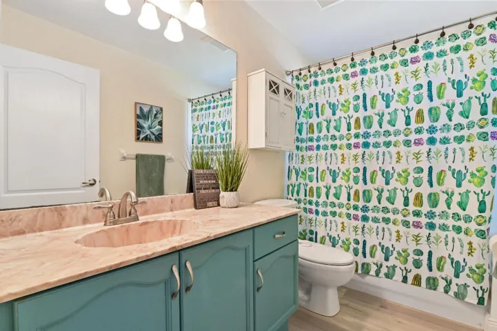 23 Bathroom 01