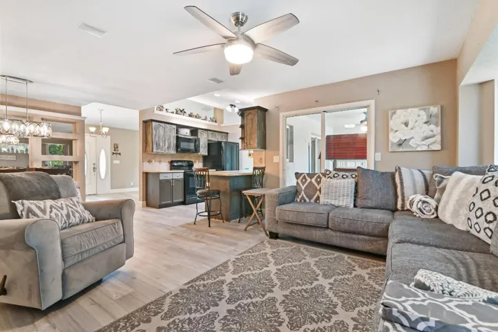 16 TV family room 04