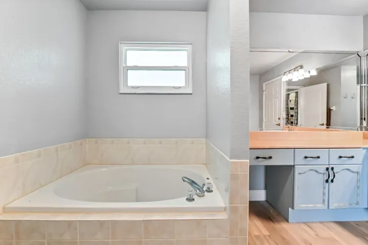 29 Bathroom 013