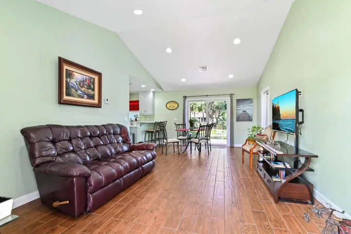 33 Living room 01