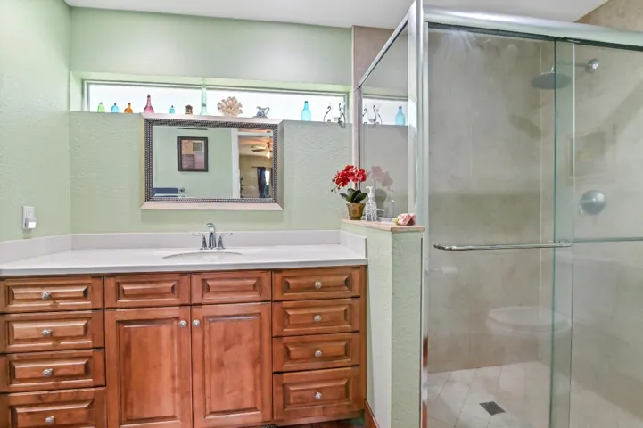 42 Bathroom 01