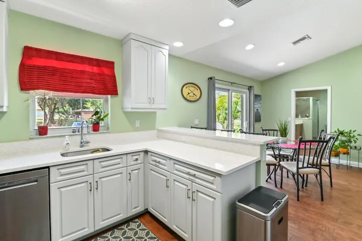 37 Kitchen 02