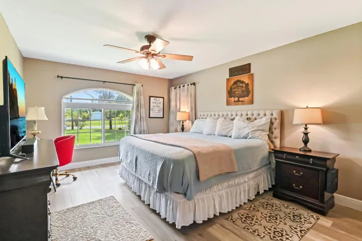 24 Bedroom 01