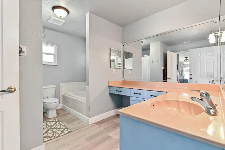 27 Bathroom 01