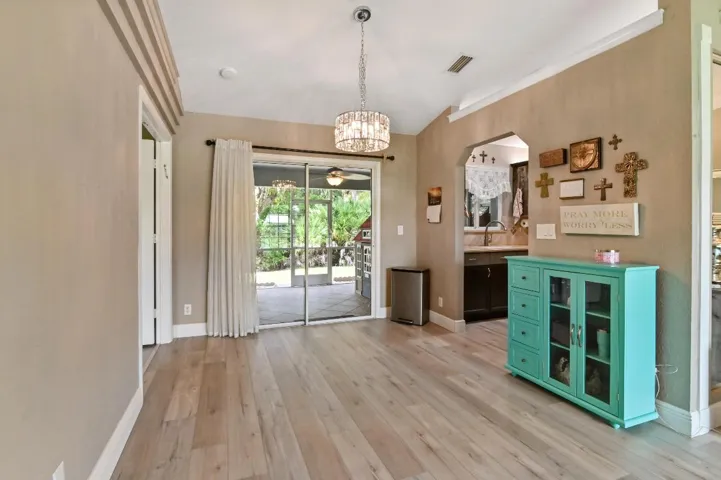 08 Dining area 01