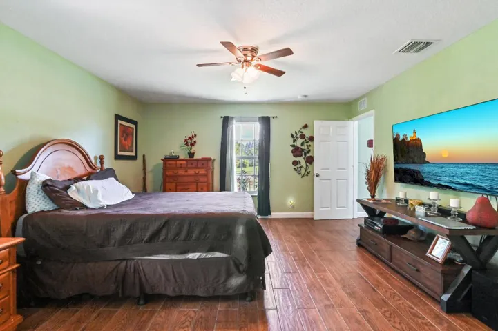 41 Bedroom 02