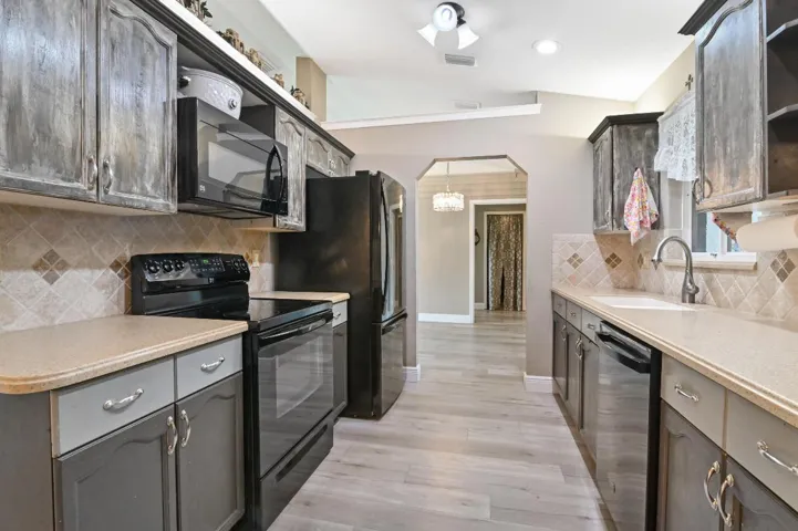 12 Kitchen 03