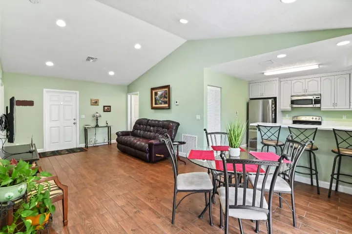 38 Dining area 03