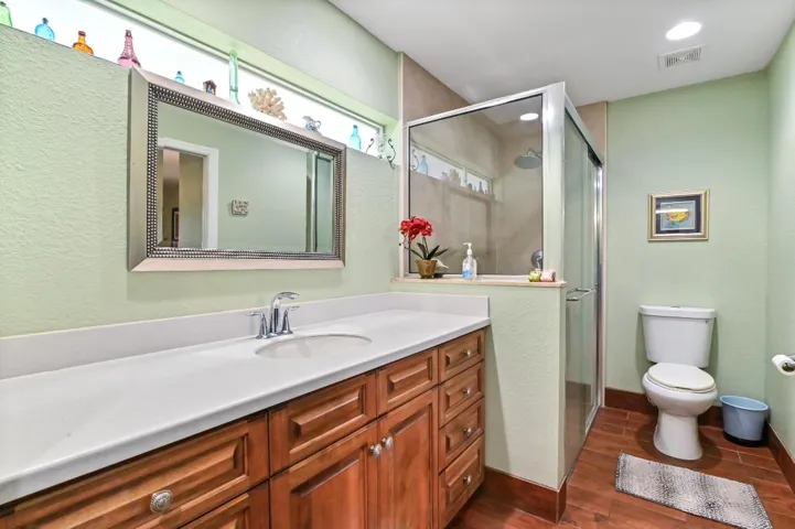 43 Bathroom 02