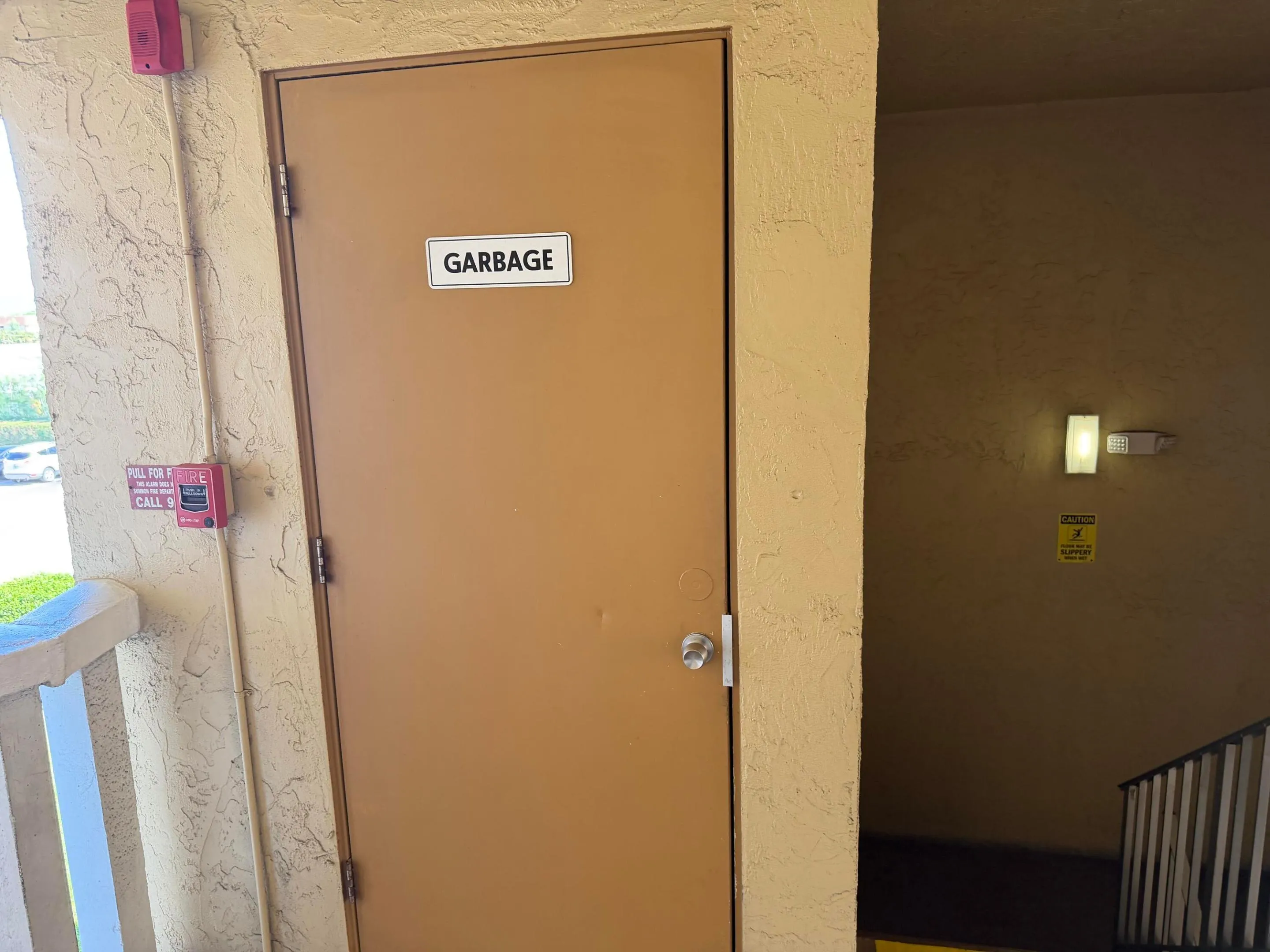 Garbage chute