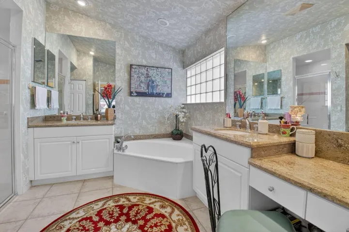 Owenrs Bathroom