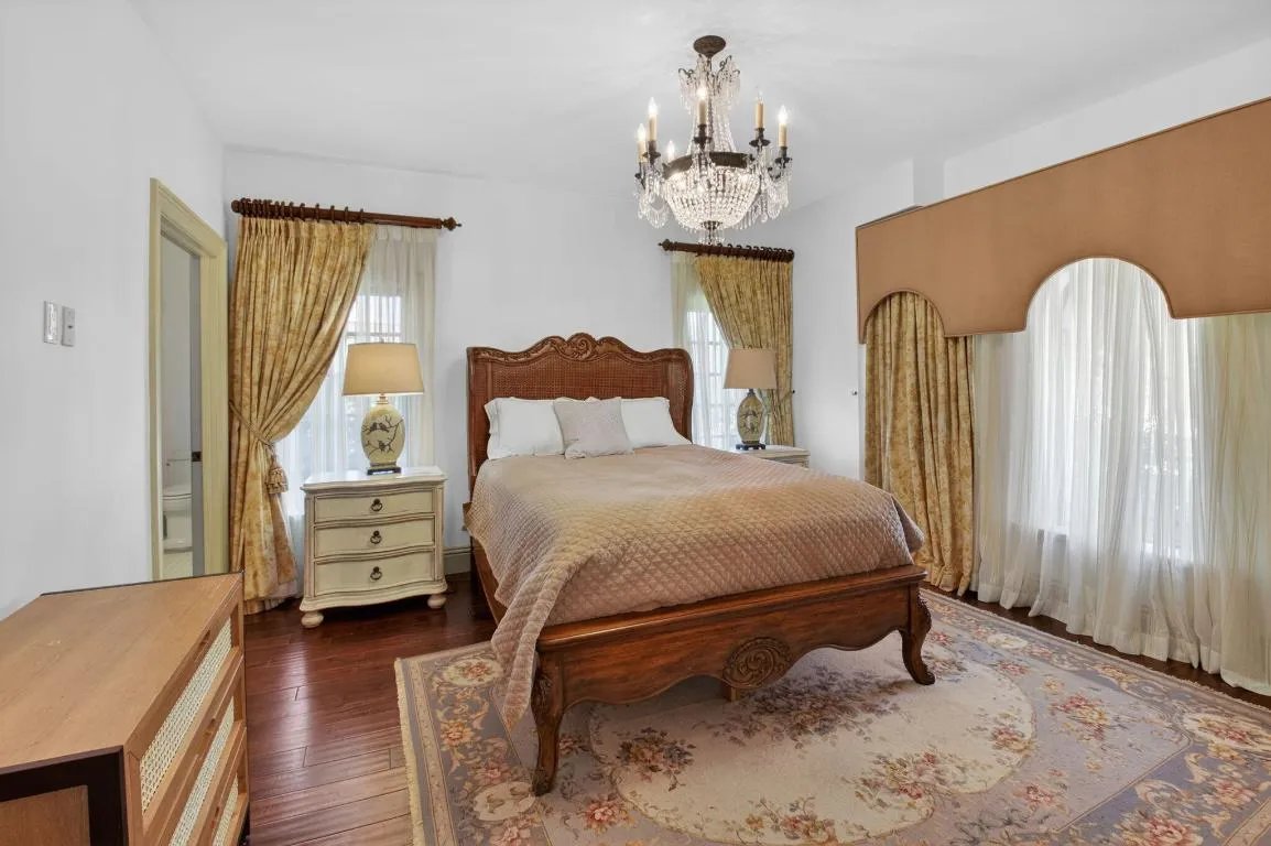 Bedroon main level