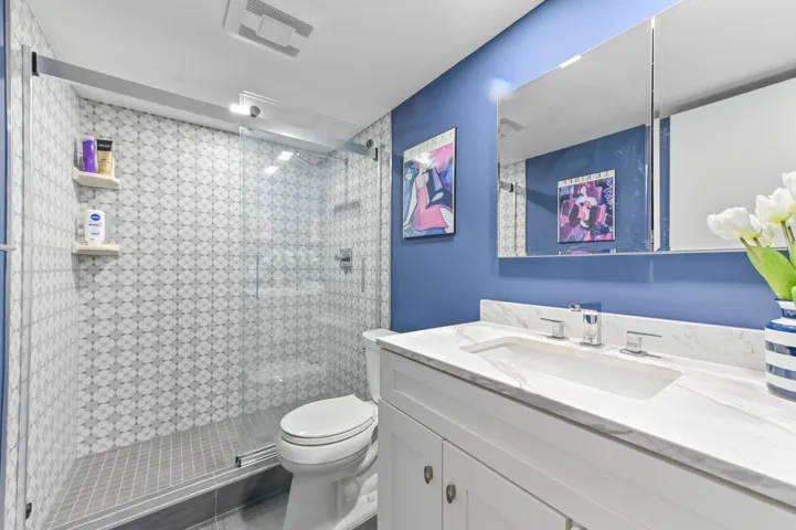 25 Bathroom 01