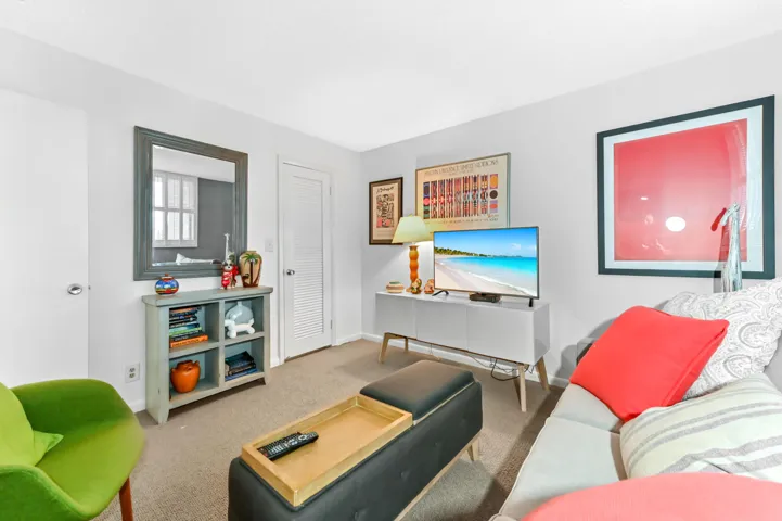 13 Family room 03