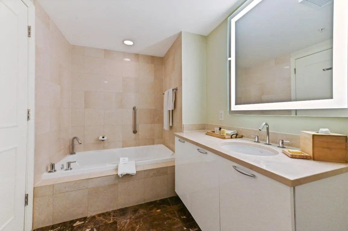 06 Bathroom 03
