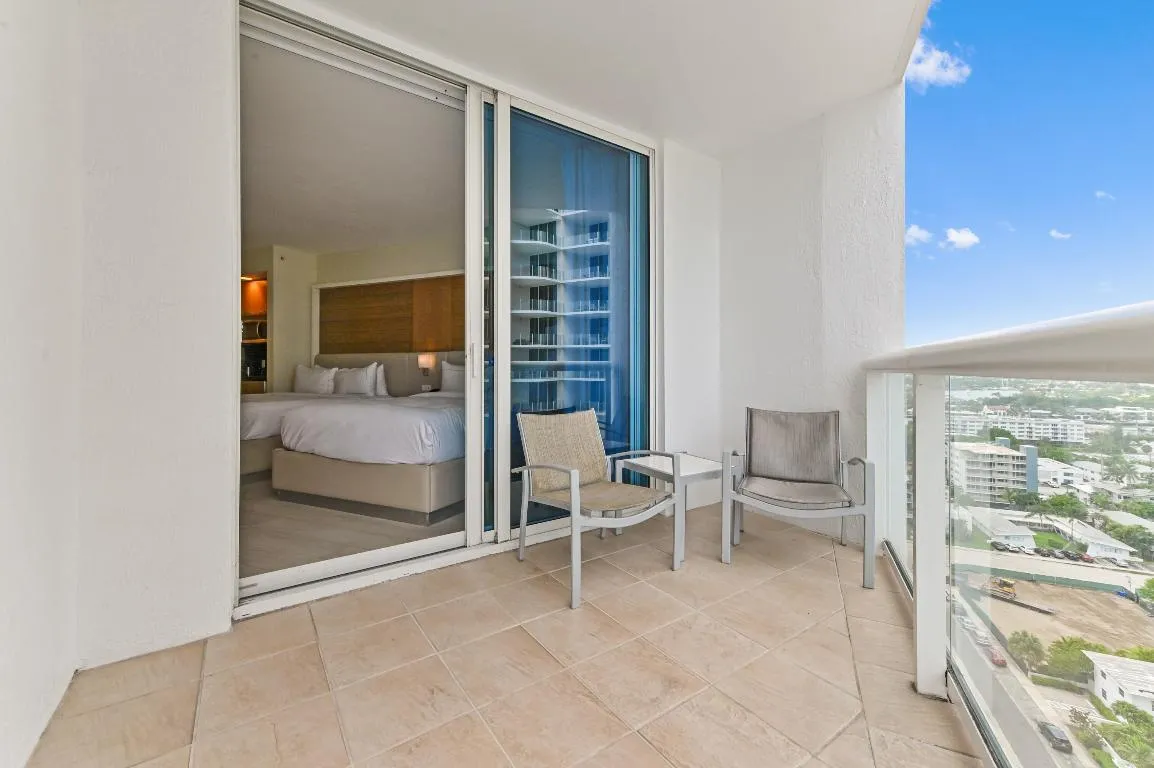 13 balcony 01