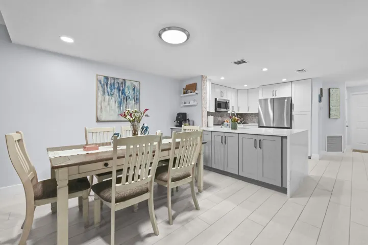 Dining to Kitchen