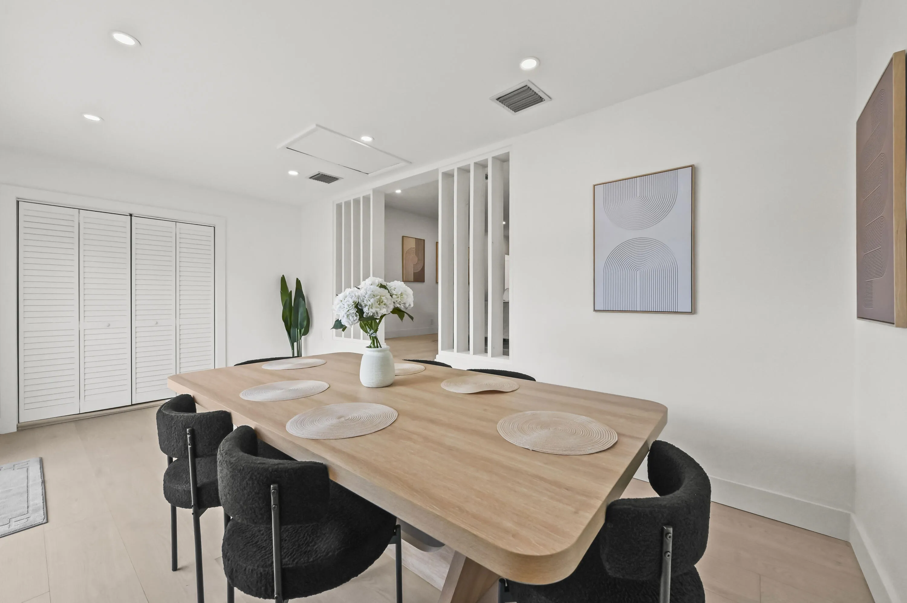 14 Dining Room 03