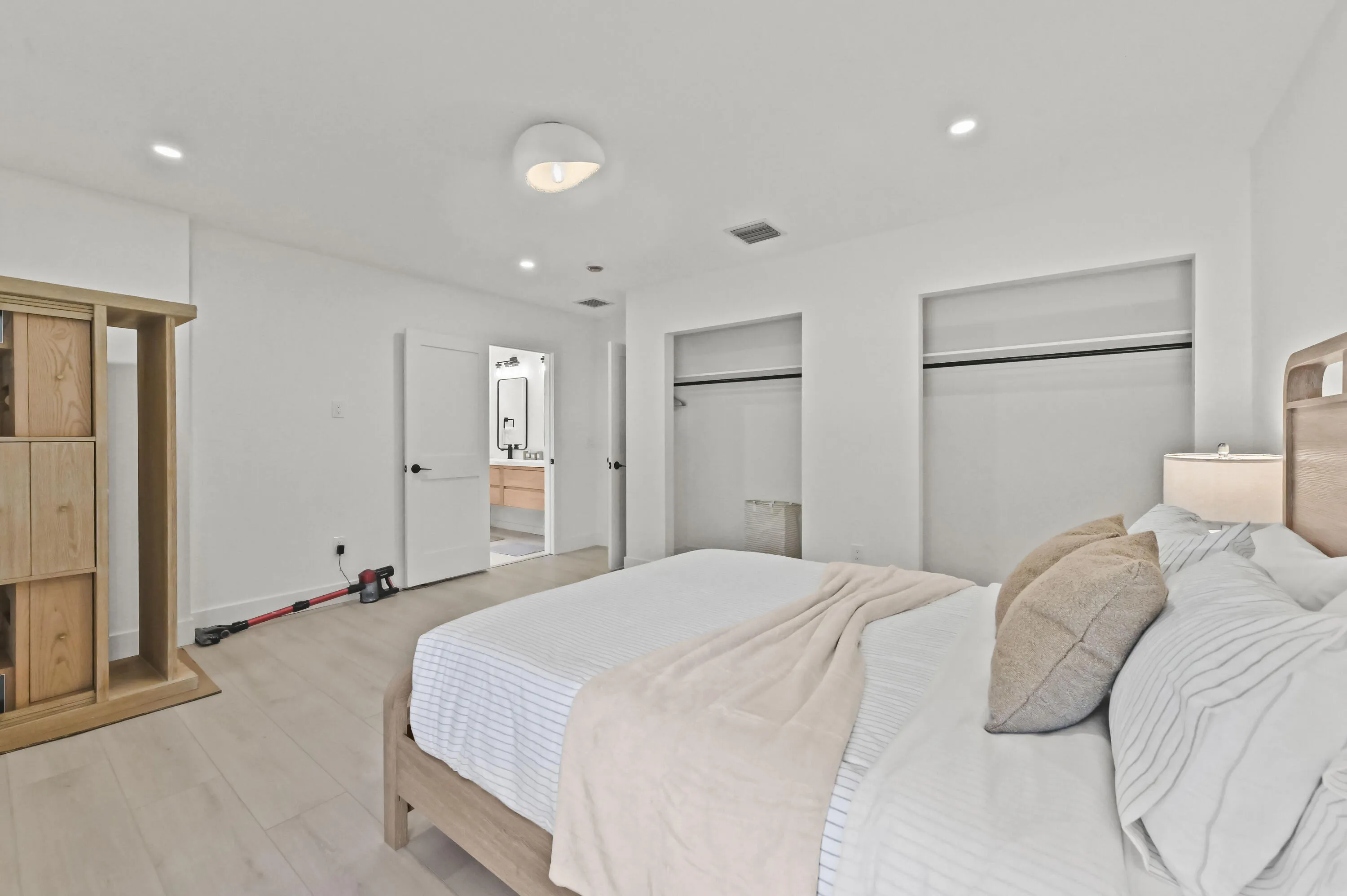 30 Bedroom 02