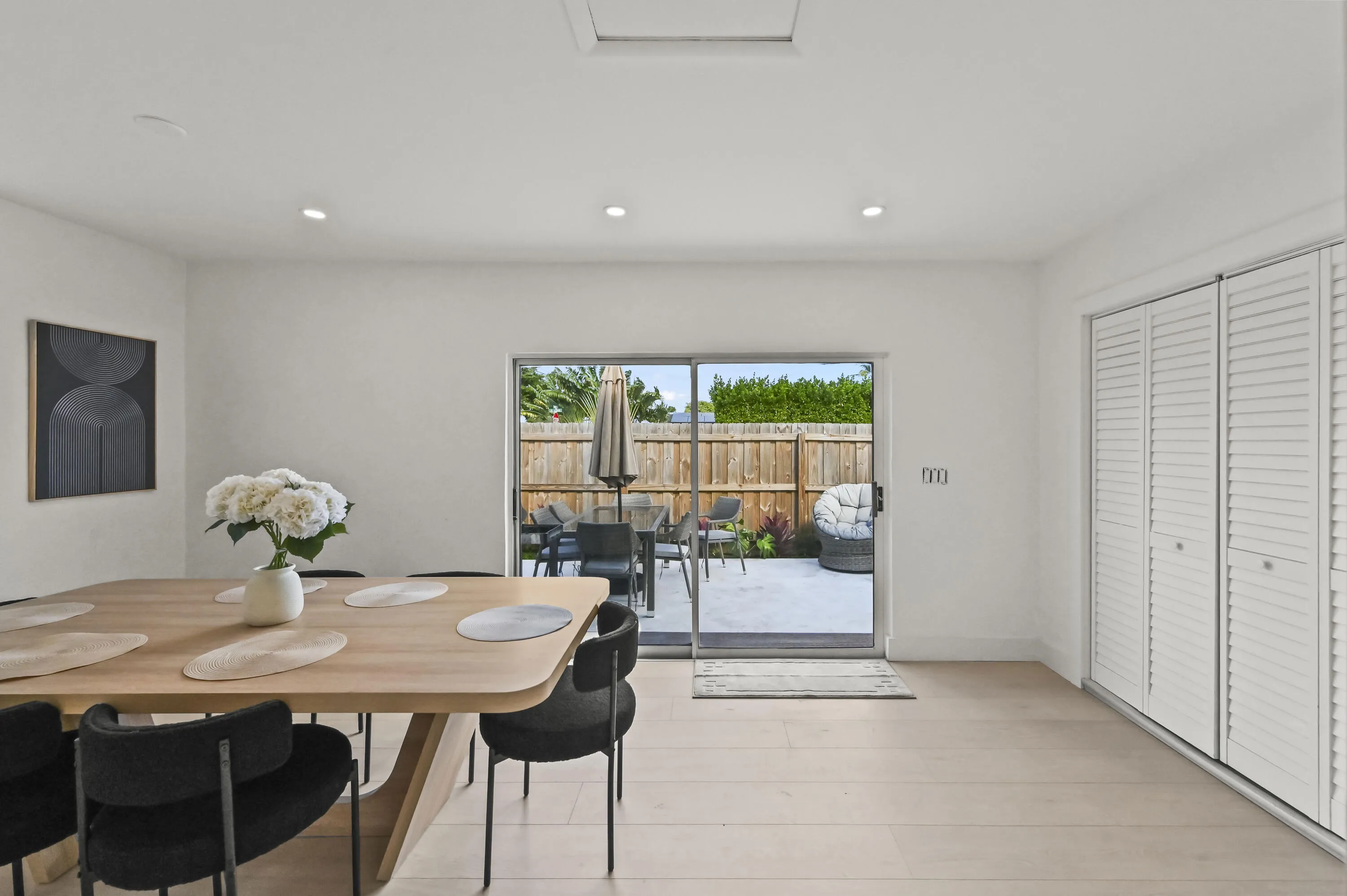 12 Dining Room 01