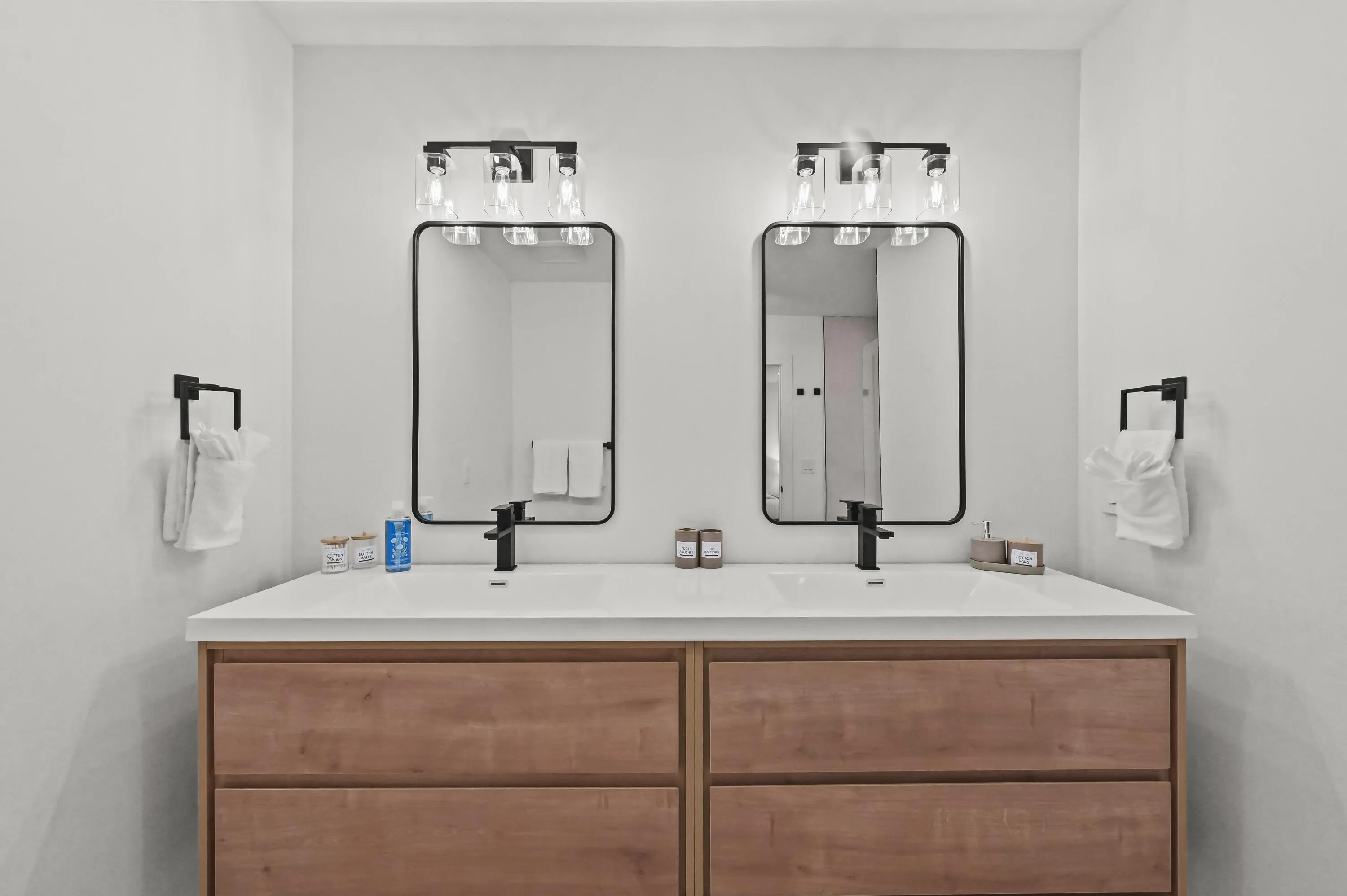 35 Bathroom 02