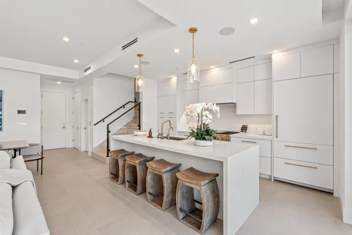KITCHEN_RIGHT_LOOKING_IN_DT