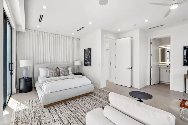 BEDROOM_1_LOOKING_IN_DT