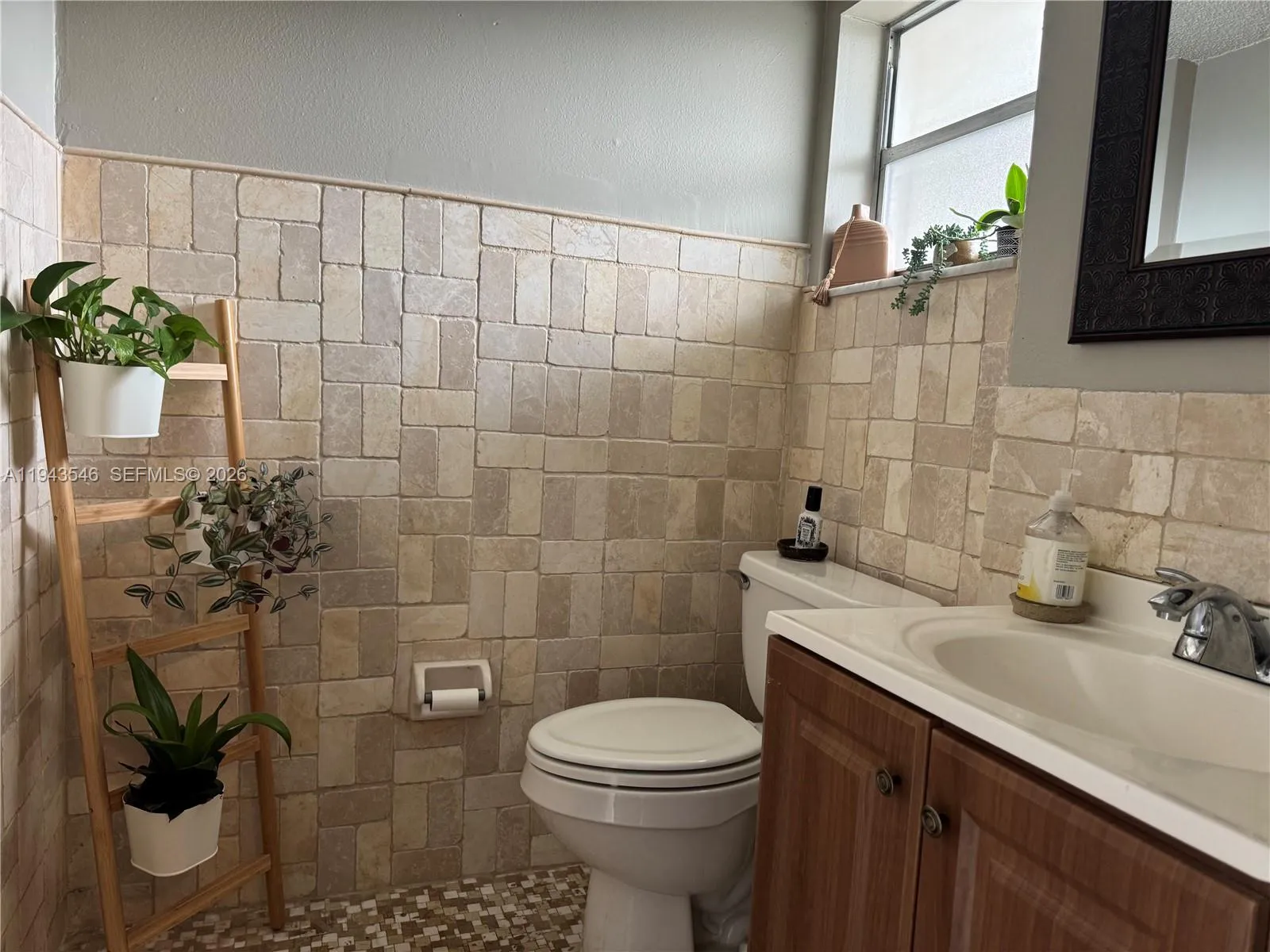 1/2 bathroom