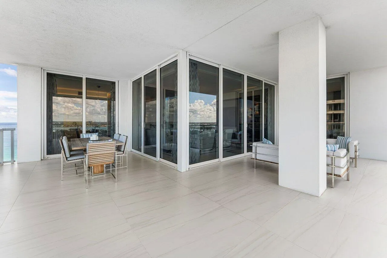 balcony
