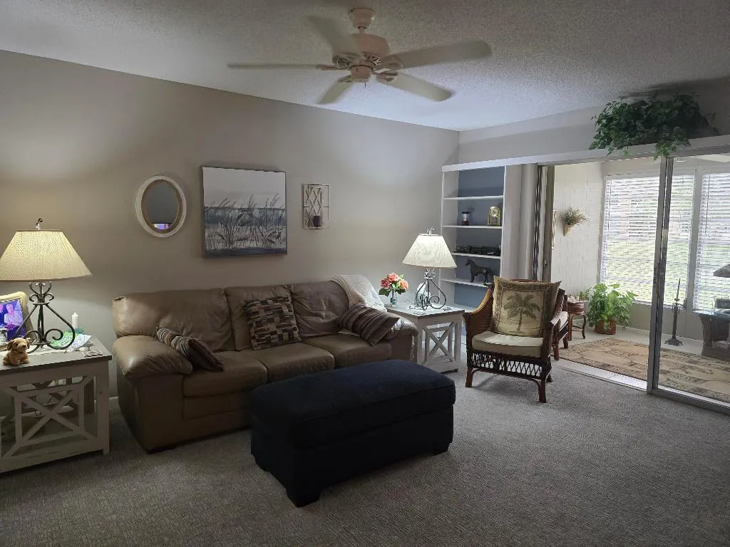 LIVING RM
