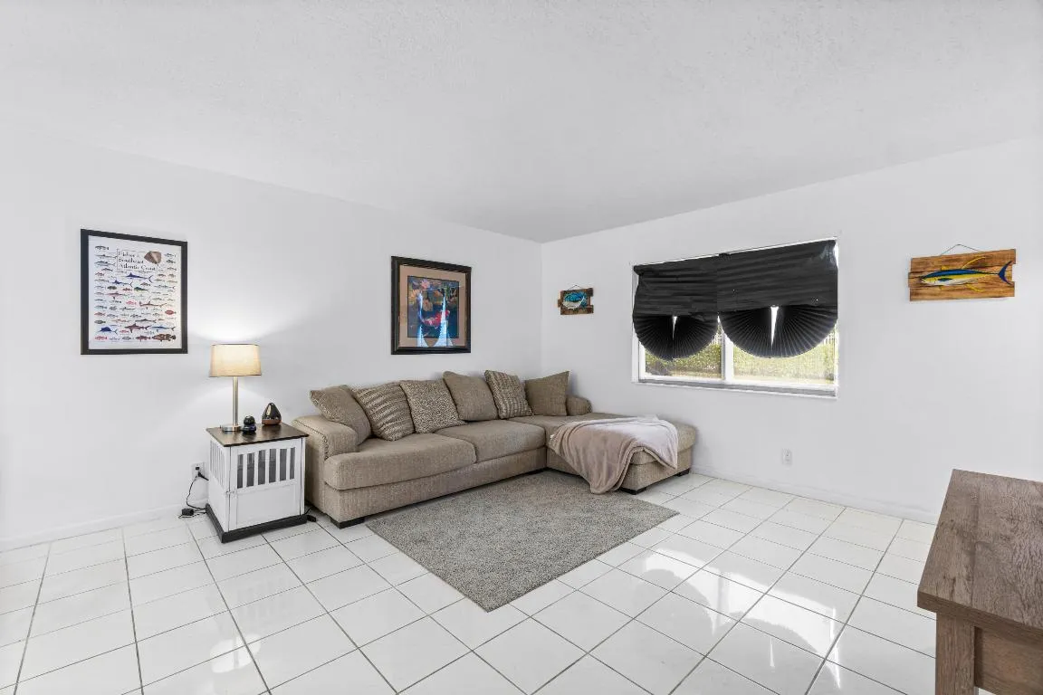 005-658Northeast6thCourt-BoyntonBeach-FL